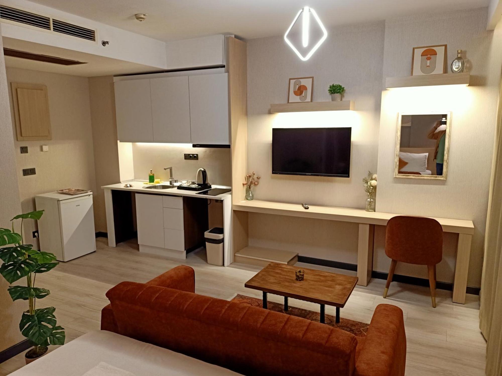 New Falcon Aparthotel *